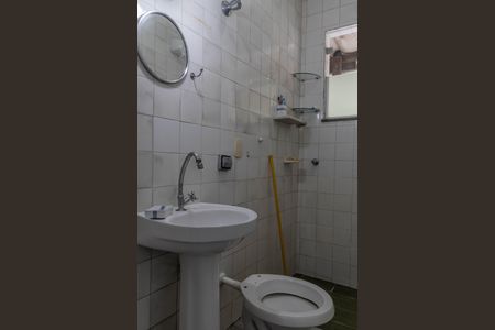 Banheiro da Suíte de casa para alugar com 2 quartos, 145m² em Camargos, Belo Horizonte