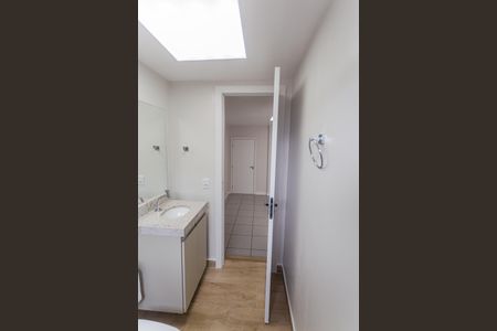 Banheiro Social de kitnet/studio para alugar com 1 quarto, 28m² em Ipiranga, Belo Horizonte