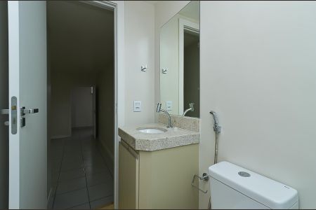 Banheiro de kitnet/studio para alugar com 1 quarto, 28m² em Ipiranga, Belo Horizonte