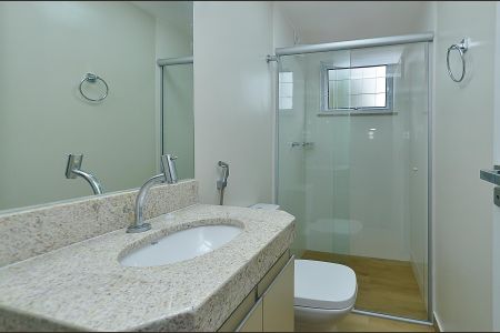Banheiro de kitnet/studio para alugar com 1 quarto, 28m² em Ipiranga, Belo Horizonte