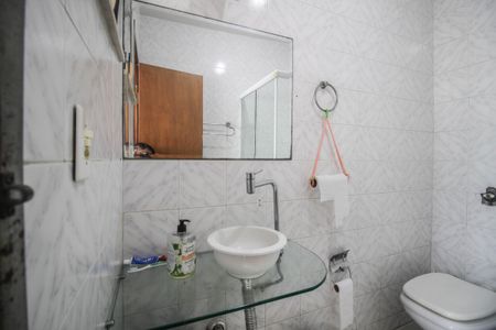 Banheiro de apartamento para alugar com 1 quarto, 50m² em Santa Rita, Nilópolis