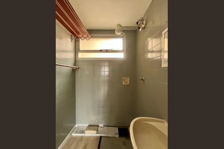 Banheiro de kitnet/studio para alugar com 1 quarto, 36m² em Centro, Campinas