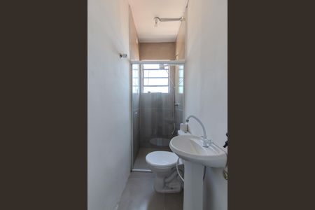Banheiro de apartamento à venda com 1 quarto, 26m² em Azenha, Porto Alegre