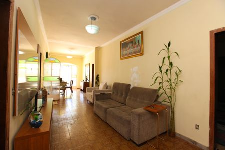 Sala de casa à venda com 4 quartos, 360m² em Milionários, Belo Horizonte