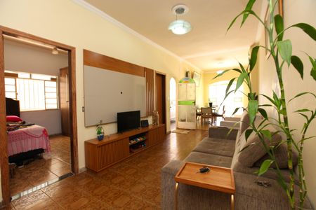 Sala de casa à venda com 4 quartos, 360m² em Milionários, Belo Horizonte