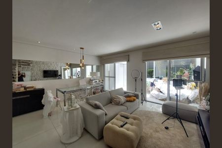 Sala de casa de condomínio à venda com 3 quartos, 130m² em Vila Sofia, São Paulo