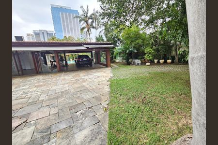 Garagem de casa para alugar com 5 quartos, 900m² em Vila Cordeiro, São Paulo