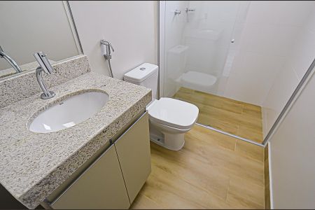 Banheiro de kitnet/studio para alugar com 1 quarto, 28m² em Ipiranga, Belo Horizonte