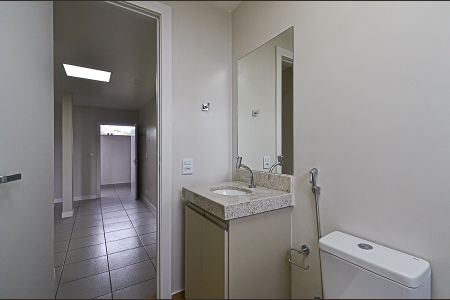 Banheiro de kitnet/studio para alugar com 1 quarto, 28m² em Ipiranga, Belo Horizonte