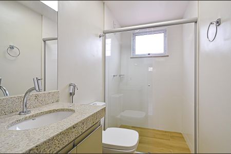 Banheiro de kitnet/studio para alugar com 1 quarto, 28m² em Ipiranga, Belo Horizonte