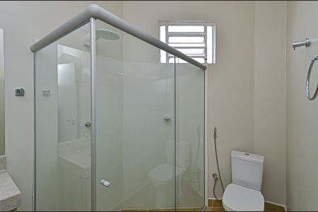 Banheiro de kitnet/studio para alugar com 1 quarto, 25m² em Ipiranga, Belo Horizonte