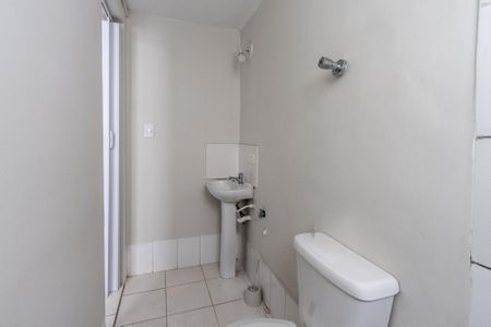 Banheiro de kitnet/studio para alugar com 1 quarto, 22m² em Água Branca, São Paulo