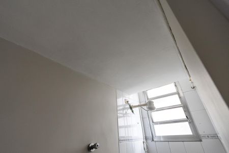Banheiro de kitnet/studio para alugar com 1 quarto, 22m² em Água Branca, São Paulo