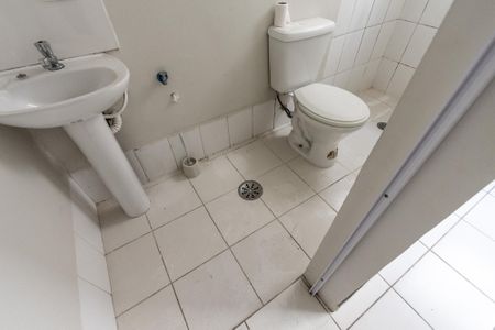 Banheiro de kitnet/studio para alugar com 1 quarto, 22m² em Água Branca, São Paulo