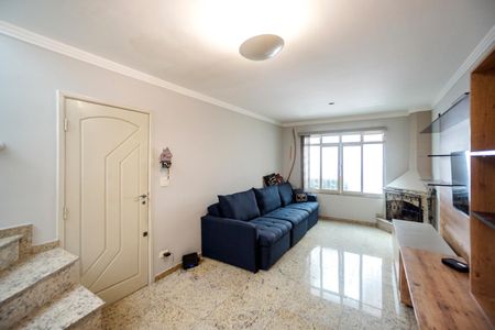 Sala de estar de casa para alugar com 3 quartos, 140m² em Cidade Mãe do Céu, São Paulo