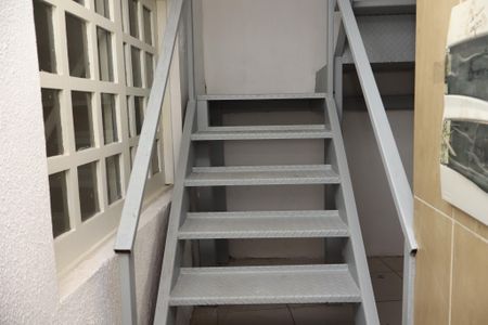 Escada de casa para alugar com 4 quartos, 192m² em Itapuã, Salvador