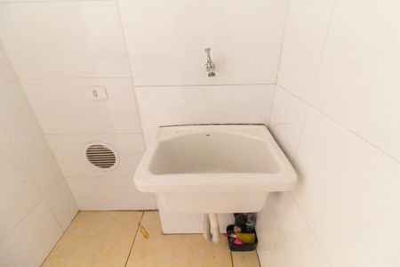 Área de Serviço de apartamento para alugar com 2 quartos, 40m² em Conjunto Residencial José Bonifácio, São Paulo