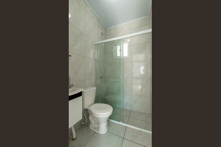 Banheiro de kitnet/studio para alugar com 1 quarto, 50m² em Azenha, Porto Alegre