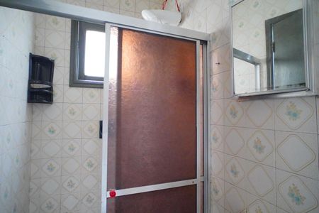 Banheiro de apartamento à venda com 1 quarto, 45m² em Parque Santa Fé, Porto Alegre