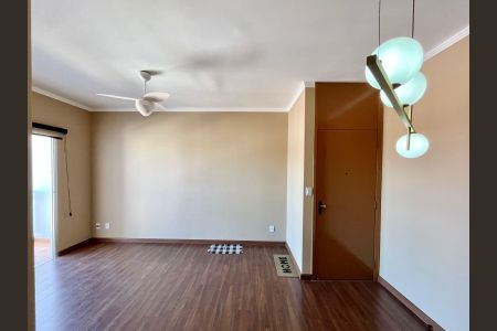Sala de apartamento à venda com 3 quartos, 77m² em Taquaral, Campinas