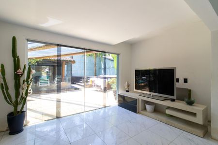 Sala de casa à venda com 4 quartos, 218m² em Vila Brandina, Campinas