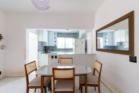 Sala de casa à venda com 4 quartos, 218m² em Vila Brandina, Campinas