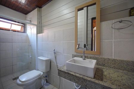 Banheiro churrasqueira de casa para alugar com 5 quartos, 125m² em Rio Tavares Central, Florianópolis