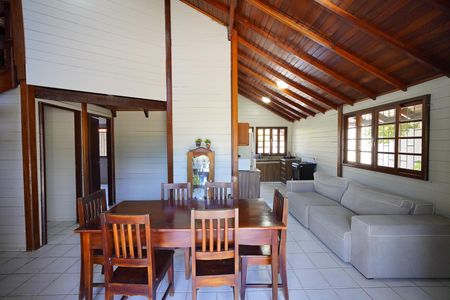 Sala de casa para alugar com 5 quartos, 125m² em Rio Tavares Central, Florianópolis