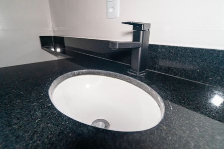 Banheiro de kitnet/studio à venda com 1 quarto, 28m² em Jardim Oriental, São Paulo