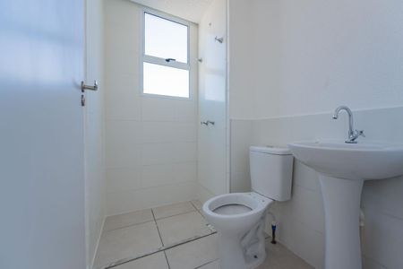 Banheiro de apartamento para alugar com 2 quartos, 42m² em Vila Ouro Preto, Duque de Caxias