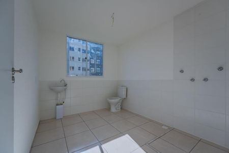 Banheiro de apartamento para alugar com 2 quartos, 42m² em Vila Ouro Preto, Duque de Caxias