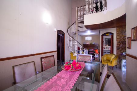 Sala de casa para alugar com 6 quartos, 400m² em Barro Vermelho, São Gonçalo