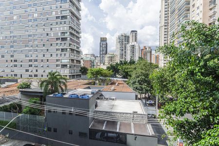 Vista de casa à venda com 7 quartos, 290m² em Vila Nova Conceição, São Paulo
