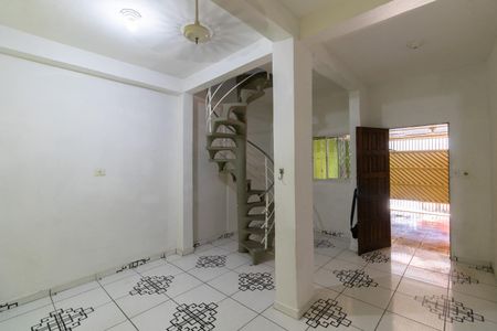 Sala de casa à venda com 3 quartos, 150m² em Conjunto Habitacional Aguia de Haia, São Paulo