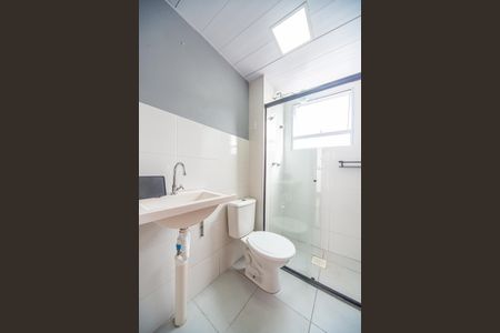 Banheiro de apartamento para alugar com 2 quartos, 45m² em Cecília, Viamão