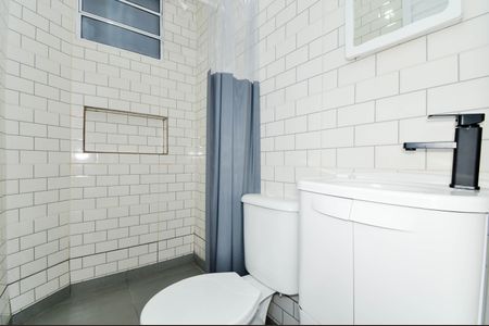 Banheiro de apartamento para alugar com 1 quarto, 22m² em Portal dos Gramados, Guarulhos