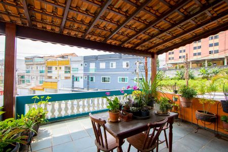 Casa à venda com 4 quartos, 200m² em Vila Scarpelli, Santo André