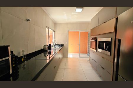 Casa à venda com 3 quartos, 288m² em Jardim da Fonte, Jundiaí