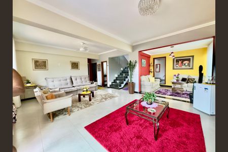 Casa à venda com 5 quartos, 980m² em Macacos, Nova Lima