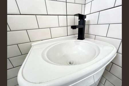 Banheiro de kitnet/studio para alugar com 1 quarto, 22m² em Portal dos Gramados, Guarulhos