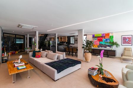 Casa à venda com 5 quartos, 500m² em Jardim Morumbi, São Paulo