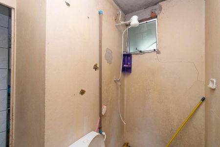 Banheiro de apartamento à venda com 2 quartos, 47m² em Conjunto Habitacional Jova Rural, São Paulo