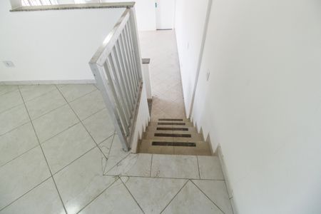 Escada de casa para alugar com 2 quartos, 90m² em Jardim Silveira, Barueri