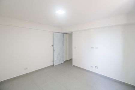 Quarto de casa para alugar com 1 quarto, 70m² em Jardim Silveira, Barueri