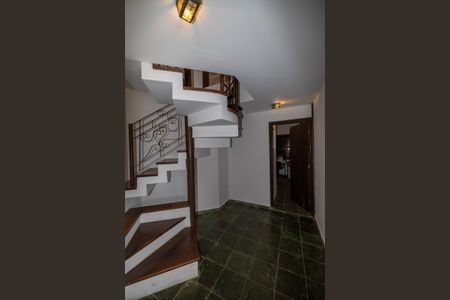 Acesso Garagem de casa de condomínio para alugar com 4 quartos, 800m² em Morada dos Pássaros, Barueri