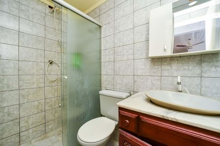 Banheiro de apartamento à venda com 1 quarto, 57m² em Jardim Dona Leopoldina, Porto Alegre