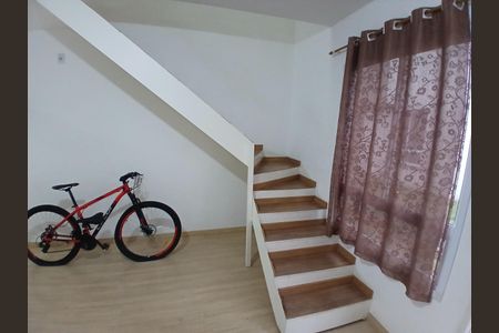 Casa de Condomínio para alugar com 2 quartos, 58m² em Aguassai, Cotia