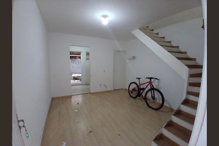 Casa de Condomínio para alugar com 2 quartos, 58m² em Aguassai, Cotia