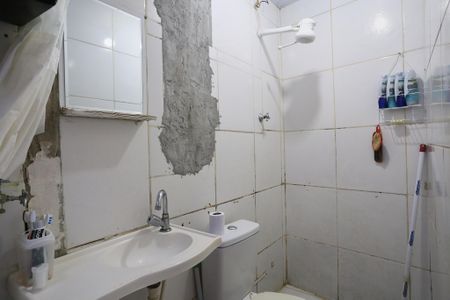 Banheiro de casa à venda com 1 quarto, 30m² em Centro, Belo Horizonte
