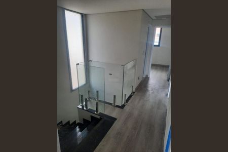 Corredor intimo do segundo pavimento de casa de condomínio à venda com 4 quartos, 123m² em Ouro Preto, Belo Horizonte